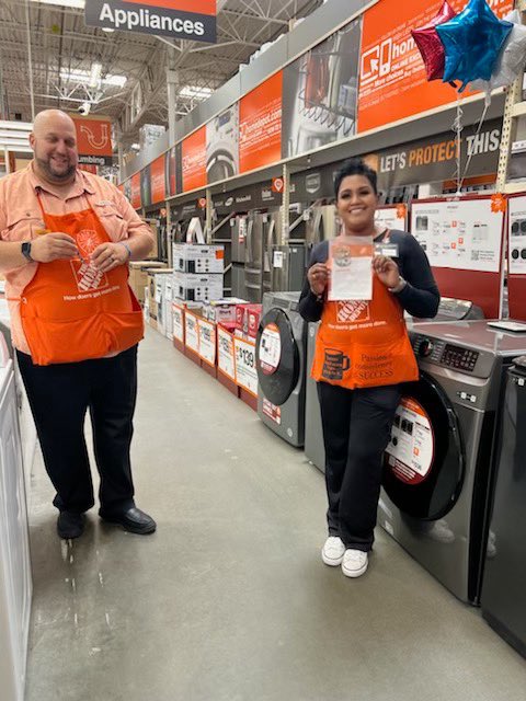 smplydriven's tweet photo. Was having a little hump day fun with @howardforman and @SharptonDavid thank you for the recognition and for continuing to support all opportunities to empower our associates with knowledge! https://t.co/FcGJbPirfD