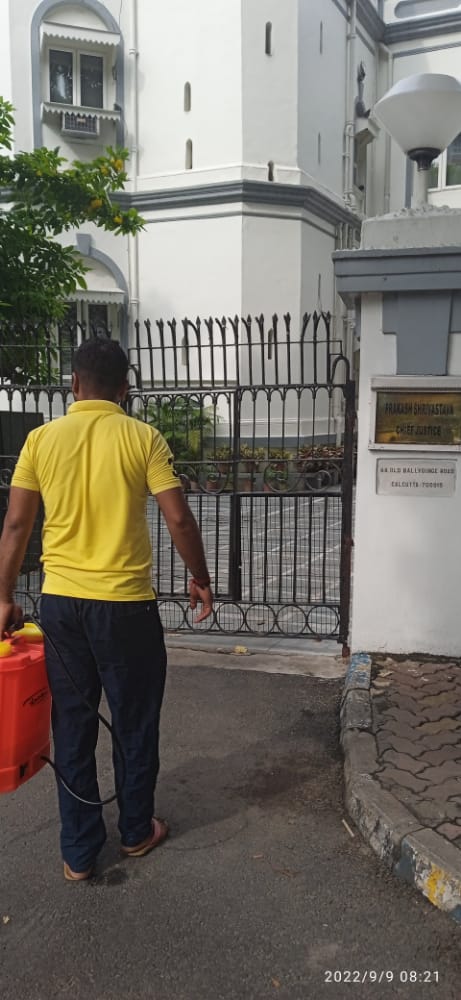 Like all other days today also our disinfectant team has duly sanitized at different Public premises to ensure your safety from CORONA VIRUS.. Stay Safe..
#WeCareWeDare
Today, 09/09/22, our team has duly sanitized a large arena of Central Division, CD..
<a href="/CPKolkata/">CP Kolkata</a> 
<a href="/KolkataPolice/">Kolkata Police</a>