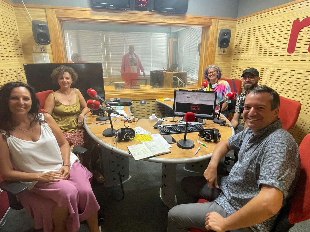 LpaCultura's tweet photo. LPA Cultura recibe una visita muy especial, a propósito de la 26ª edición de @LPATemudas: @LaSalaRNE , programa decano en el cuidado de las artes escénicas, ha compartido tiempo #TEMUDAS lo ha llevado a distintos espacios de @rne y le dedica un programa íntegro
Atentos: 10/09/22 https://t.co/6OFM1CwFPt