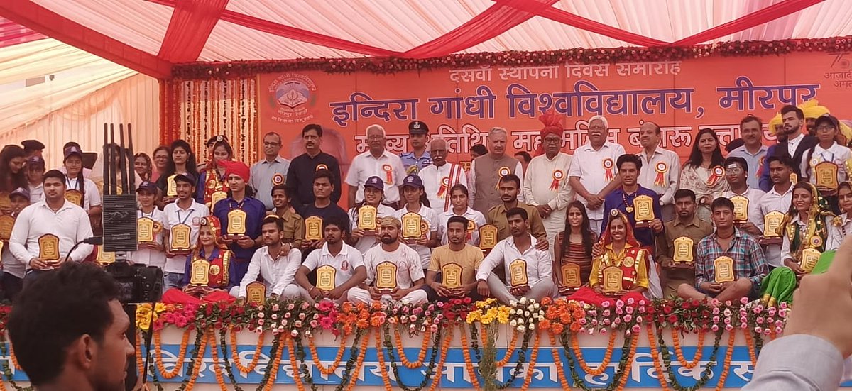 Dattatreya's tweet photo. Education is an important tool to address the problem of #poverty and #unemployment. Our universities should focus on equipping our students with technologies, skills and helping them develop an innovative bend of mind. 2/2 https://t.co/5TiTOXtqpV