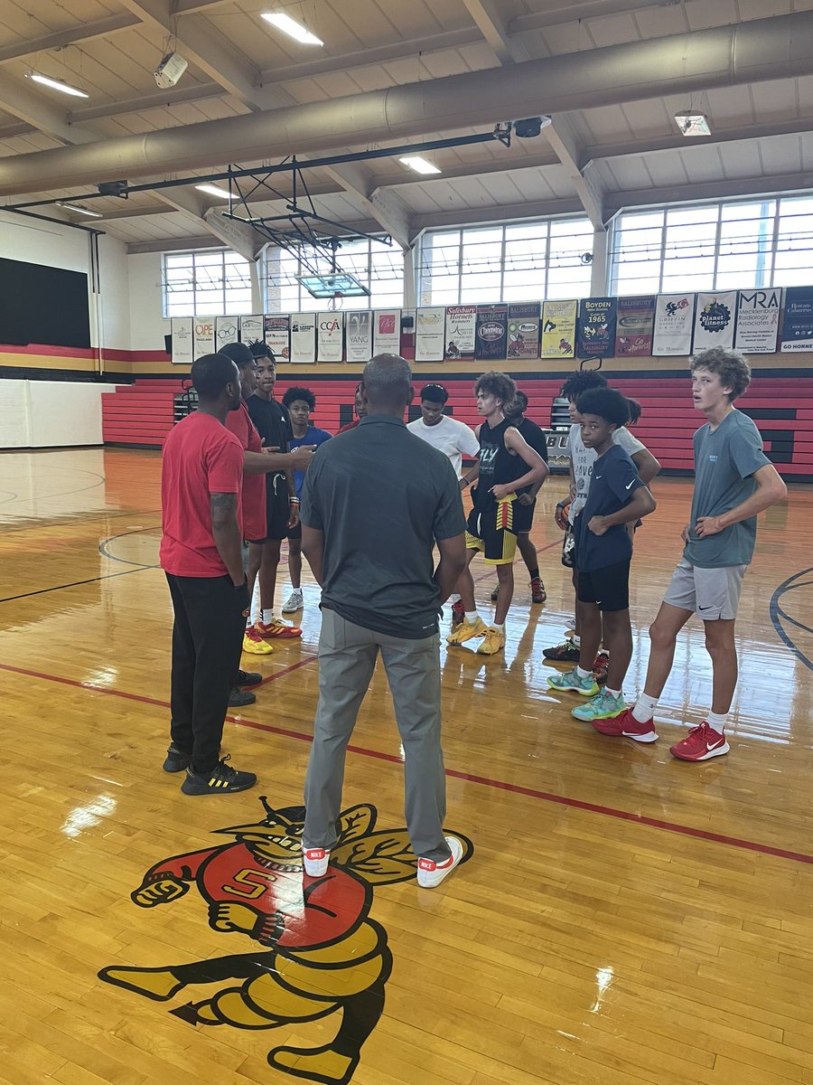 SHS Men’s Basketball (@shs_mbb) on Twitter photo Thank you <a href="/CoachGainey/">Justin Gainey</a> and <a href="/Vol_Hoops/">Tennessee Basketball</a> for coming and checking us out this morning. #GoHornets Thank you <a href="/CoachGainey/">Justin Gainey</a> and <a href="/Vol_Hoops/">Tennessee Basketball</a> for coming and checking us out this morning. #GoHornets