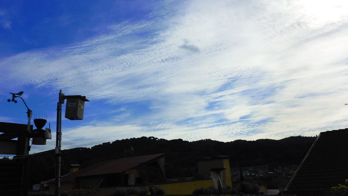MeteoAdM's tweet photo. 👉i aquí ens hem hagut de conformar amb aquests celatges que denoten inestabilitat, però que de moment no s'acaba de materialitzar #Batec #ArenysdeMunt #9setembre2022 #estiuastronòmic #tardormeteorològica @epicjoan1 @Esteve_TorrentF @FoscaClara #tempsincert https://t.co/mlMVuQHryU