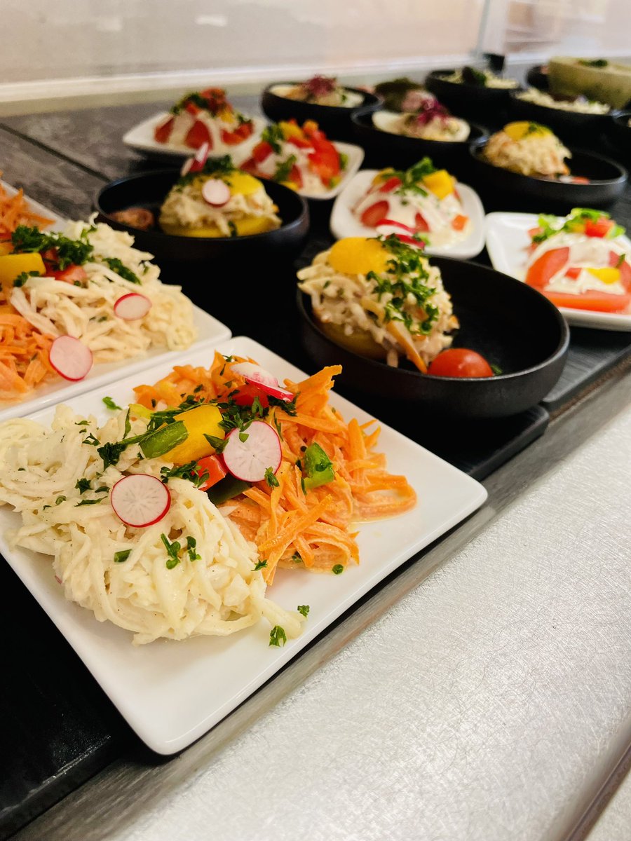 Mariecurie59230's tweet photo. Quelques photos du jour… au menu tomate farcie, poêlée de légumes et semoule aux épices douces, un régal 😋 #approlocal #departement59 #lenord https://t.co/xKW51xKBl2