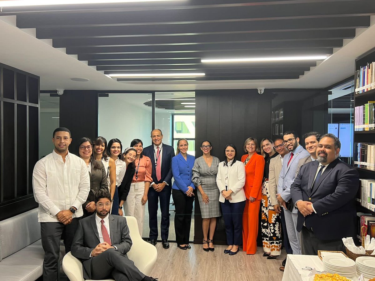 caldodr's tweet photo. Agradecemos a todas las personas que nos acompañaron en nuestro coloquio de ayer, más de 50 personas entre presenciales y virtuales, gracias a la oficina Alburquerque por el apoyo de siempre 🙌🏻 https://t.co/bZm6fyBTop