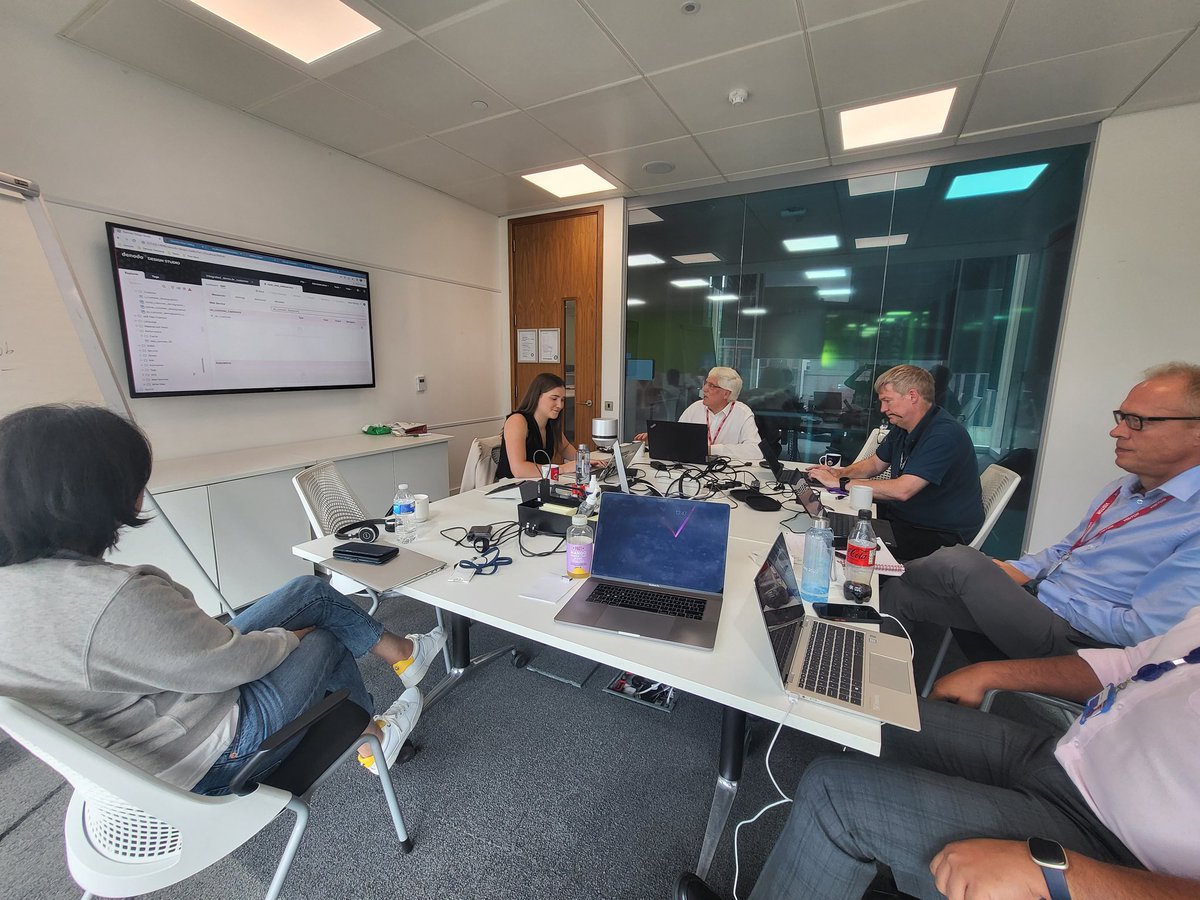 Trip to London village &amp; our Holborn office today, currently sitting with our friends from <a href="/denodo/">Denodo</a> who are presenting to our engineer and architect community across the UK 🙂
<a href="/CapgeminiUK/">CapgeminiUK</a>