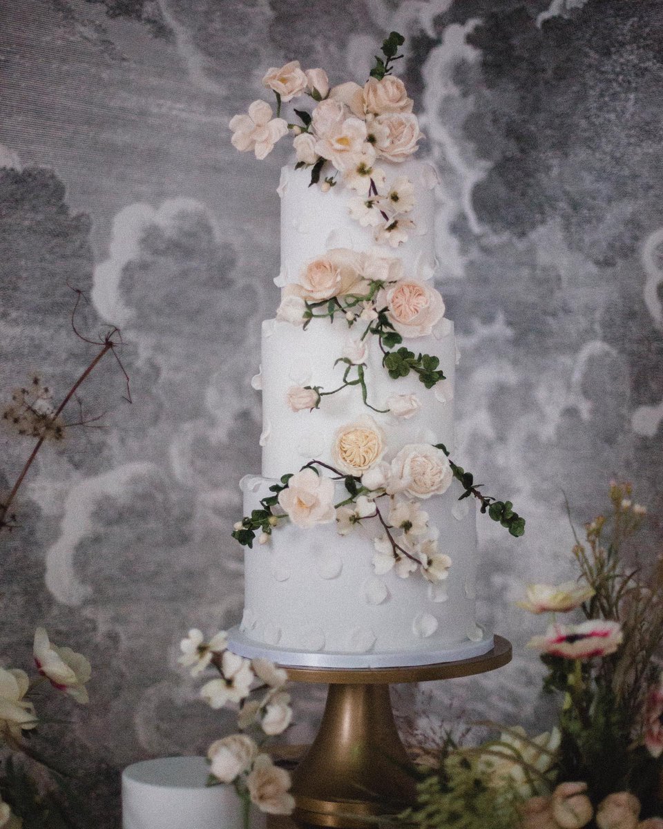 When you’re making your shot list for your wedding, make sure to tell your photographer that you want detailed shots, too. Sometimes the most moving and artistic shots are the least expected ones of a moment caught here or a detail caught there. 

#LFMwai #Londonweddings