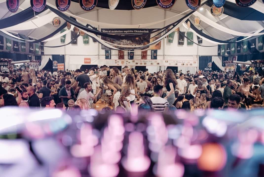 ⚠️ATENCIÓN, ATENCIÓN⚠️

Último fin de semana del Oktoberfest Gijón 
Os esperamos a todos para disfrutar de la gran fiesta fin de verano. 

🍻🍻🍻🍻🍻🍻🍻🍻🍻🍻🍻🍻🍻🍻

#OktoberFestGijón #Gijón #música #buenambiente #gastronomíaalemana #cerveza #planesenGijón #planesenAsturias