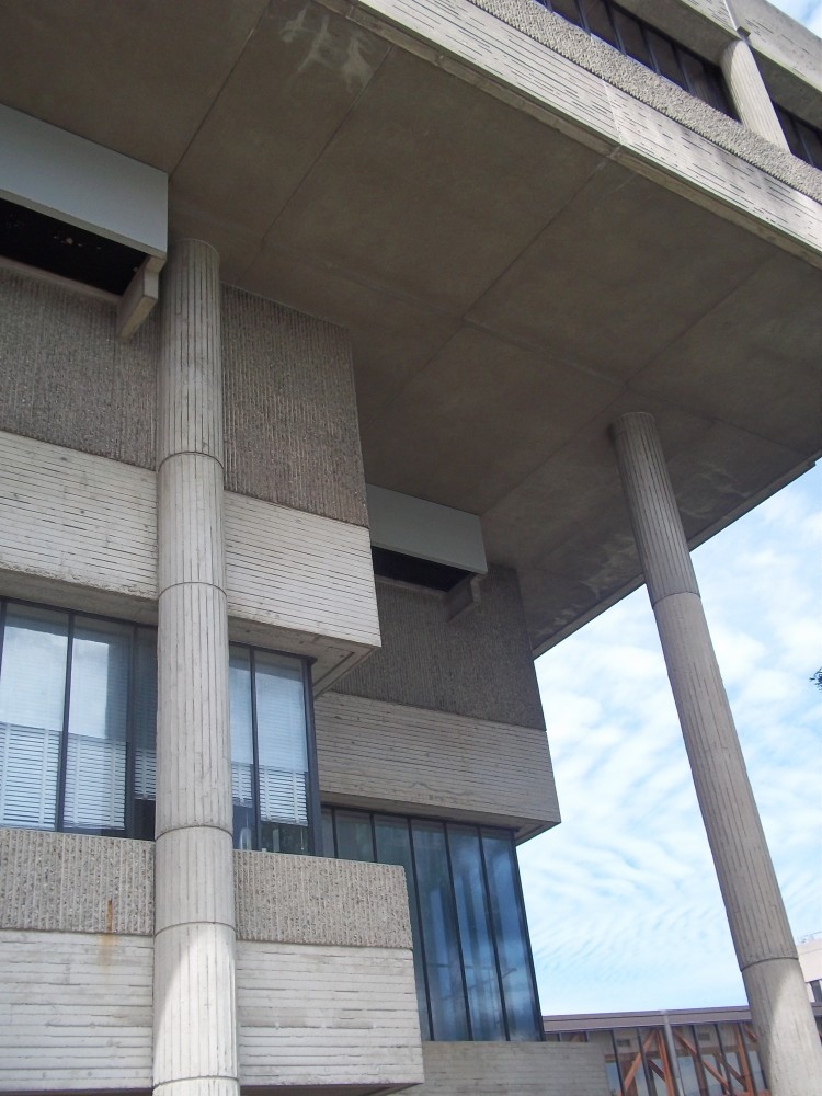 The IBM Building in East Fishkill, New York designed by Paul Rudolph in 1962.

#architecture #brutalist_architecture #brutopolis #brutalism #newyork #docomomo #건축물 #建築 #architettura #arkitektur #architectuur #pensaernïaeth #paulrudolph #архитектура #هندسةمعمارية