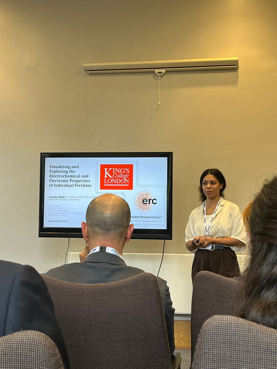 IsmaelDezPrez1's tweet photo. Highlights on our activity at the Electrochem 2022 in Edinburgh organized jointly with @RoySocChem . Beautiful talks by @TracyHa11 and @notjanel on single enzyme junctions and ferritin echem. And BIG CONGRATS to @notjanel for winning BEST ORAL PRESENTATION!! https://t.co/2pFJ38KHWN