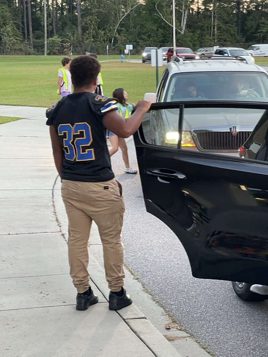 deerfieldlex1's tweet photo. Glad to have some LHS football players with us this morning! Good luck tonight! #BeatBlythwood @deerfieldlex1 @SBT512 @SchirmerDES https://t.co/ARBXUcdXjq