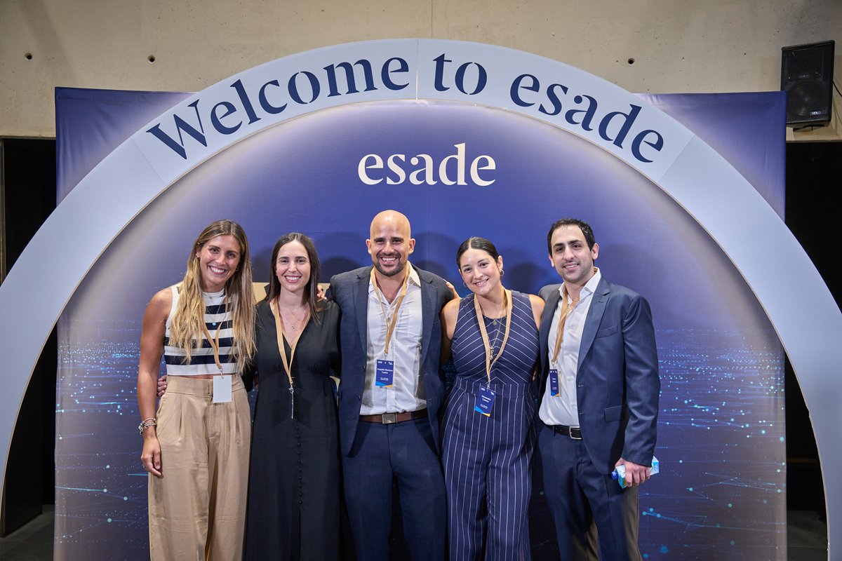 Esade's tweet photo. The Esade Welcome week is a wrap!👋 It's been so great to see the campus full of life again and hear about your dreams, goals, and future expectations. A new journey has begun and we can't be happier to share it with you🚀. 

#WelcomeToEsade and welcome to the #EsadeFamily! https://t.co/4hITsc7hOx