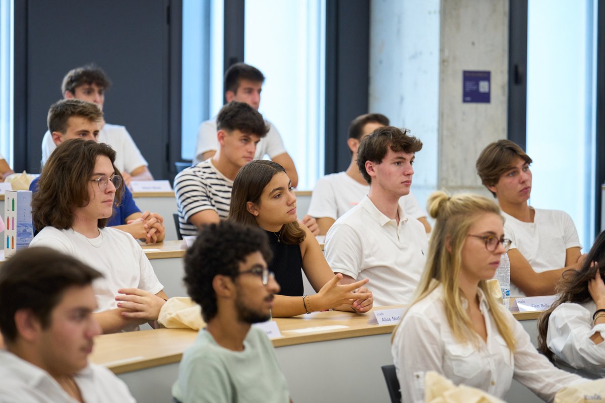 Esade's tweet photo. The Esade Welcome week is a wrap!👋 It's been so great to see the campus full of life again and hear about your dreams, goals, and future expectations. A new journey has begun and we can't be happier to share it with you🚀. 

#WelcomeToEsade and welcome to the #EsadeFamily! https://t.co/4hITsc7hOx