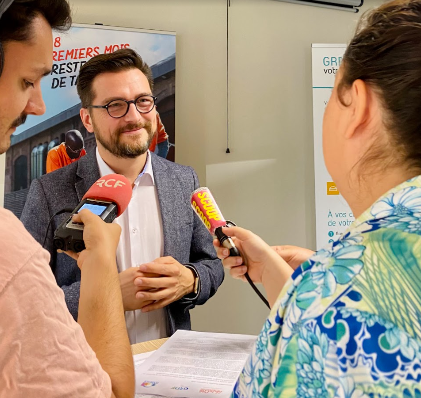Nous avons eu le plaisir ce matin avec Mathieu Lassabliere d'Unis-Cité #ClermontFerrand de recevoir la presse 🗞️📻régionale pour présenter ce projet et lancer le recrutement des jeunes sur notre territoire.
Pour prendre contact avec l'antenne d'Unis-Cité➡️uniscite.fr/antenne/unis-c…