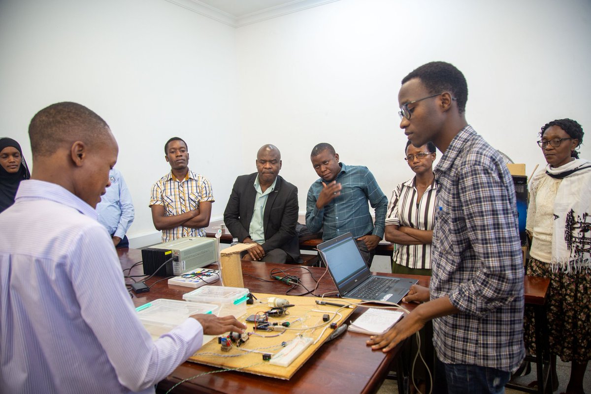 TukupalaMwalyo1's tweet photo. It has been a very good moment for two monthes of #MCL challenge to students at @coict_udsm ,today marks the end of their PT period where they have come up with solutions to help eleviate water and sanitation problems in dar es salaam #GeoICT4e #dlabTz https://t.co/IxNfotDUjD