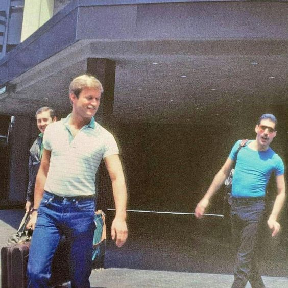 _fairyfreddie's tweet photo. Freddie being Freddie and then he though "gotta be cool, relax" https://t.co/wvGlc0UyiW