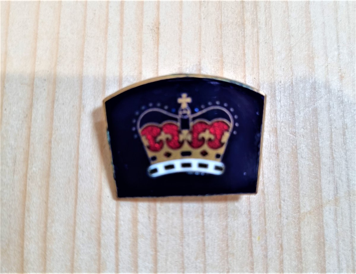 LAJwriter's tweet image. Once a #QueensGuide, always a Queens Guide. I will be wearing this rare badge again during this period of mourning for Her Majesty. #GirlGuides