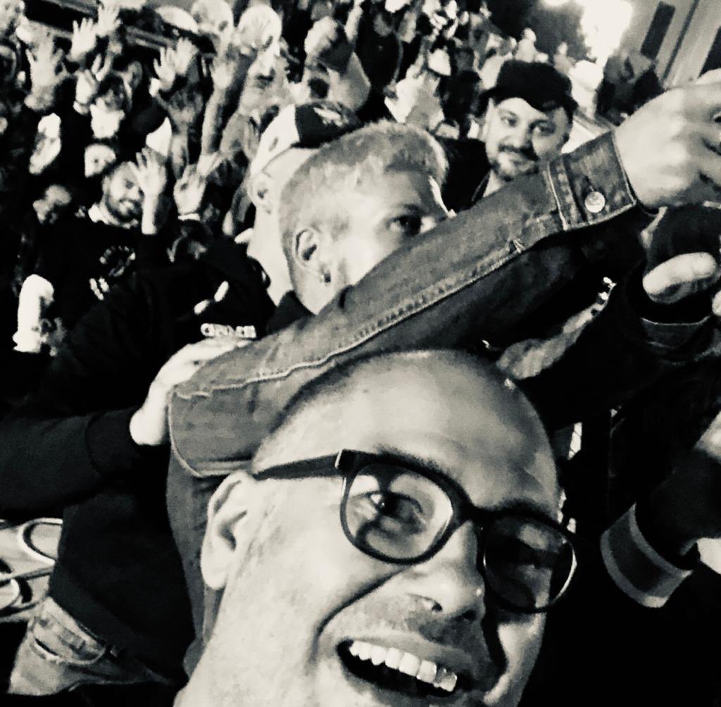 formulaenne's tweet photo. Morinoooooooo!!! Più forti della pioggia! Più forti del vento!! Sempre NOMADIIIIII!!!!
 #formulaN #morino #nomadi #abruzzonomade #beppecarletti #yuricilloni #zagarolo #villasantostefank #frosinone #estate #triibuteband https://t.co/QHVOzseXG0