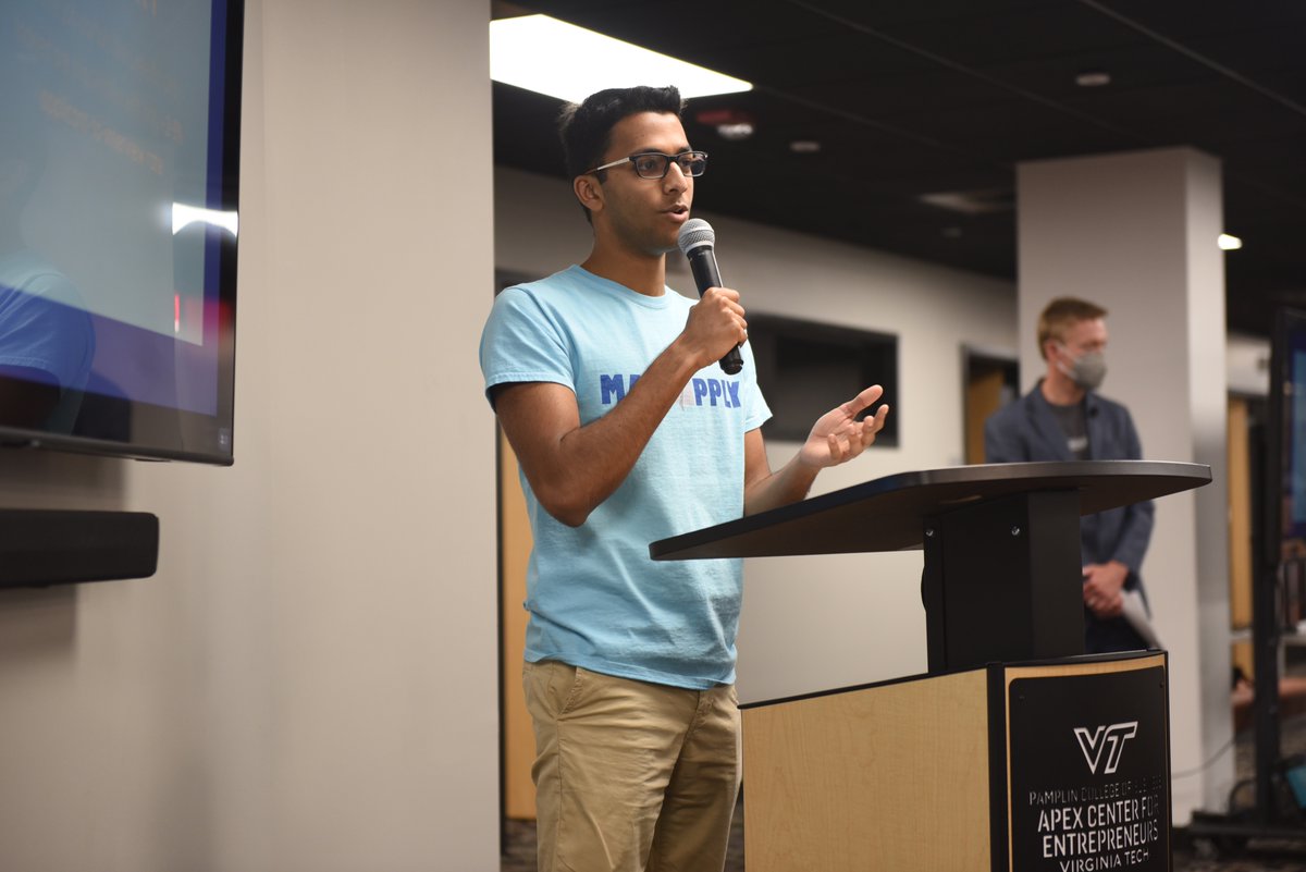 Join us for the first Ignite Friday of the semester! Pitch your ideas and hear what other students are working on, get actionable feedback, and network with like-minded Hokies! Plus lunch is provided 🍕

Save your seat ⬇️

vt.startuptree.co/event/s/ckkjMo…