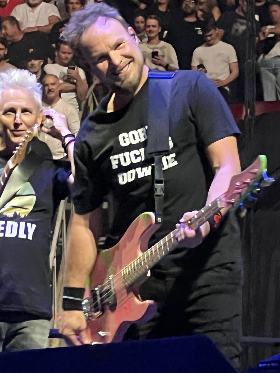 markrmcqueen's tweet photo. For my fellow @thehipofficial fans. @PearlJam bass player Jeff Ament honouring Gord last night at @ScotiabankArena. #PearlJam #PJToronto #PJTour2022 #JeffAment https://t.co/P0lS5meaXC