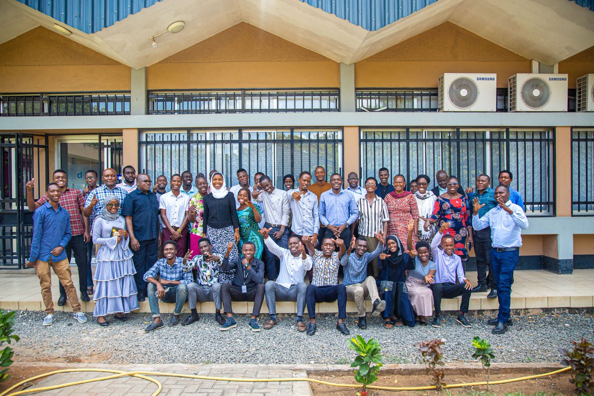 TukupalaMwalyo1's tweet photo. It has been a very good moment for two monthes of #MCL challenge to students at @coict_udsm ,today marks the end of their PT period where they have come up with solutions to help eleviate water and sanitation problems in dar es salaam #GeoICT4e #dlabTz https://t.co/IxNfotDUjD
