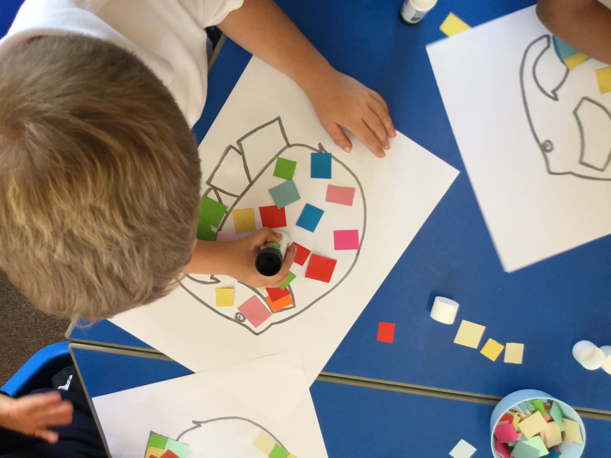 UptonWestleasch's tweet photo. #WestleaWillowY1 have been looking at Elmer #NoOutsiders The children talked about how they are different and the same. #WestleaPSHE https://t.co/wxVjeO0N2N
