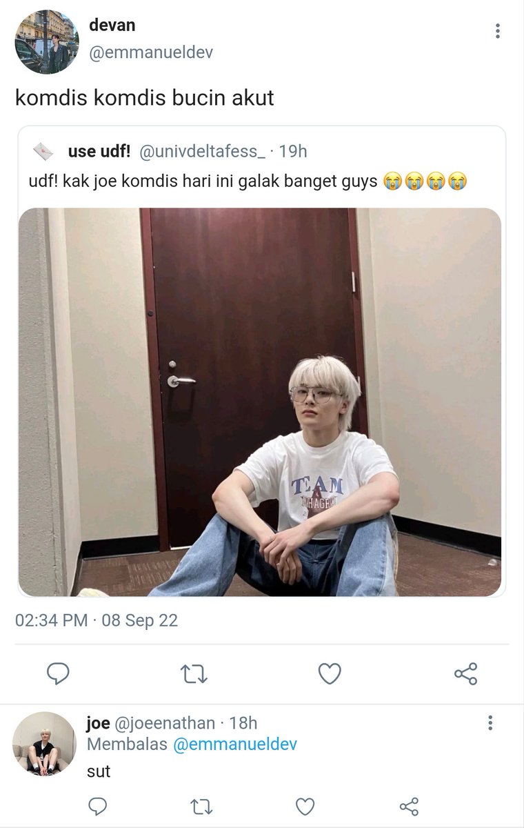 rigeleo's tweet photo. kak komdis in public vs in private

————

jeongmın twotweets au https://t.co/3muhFHmRTc