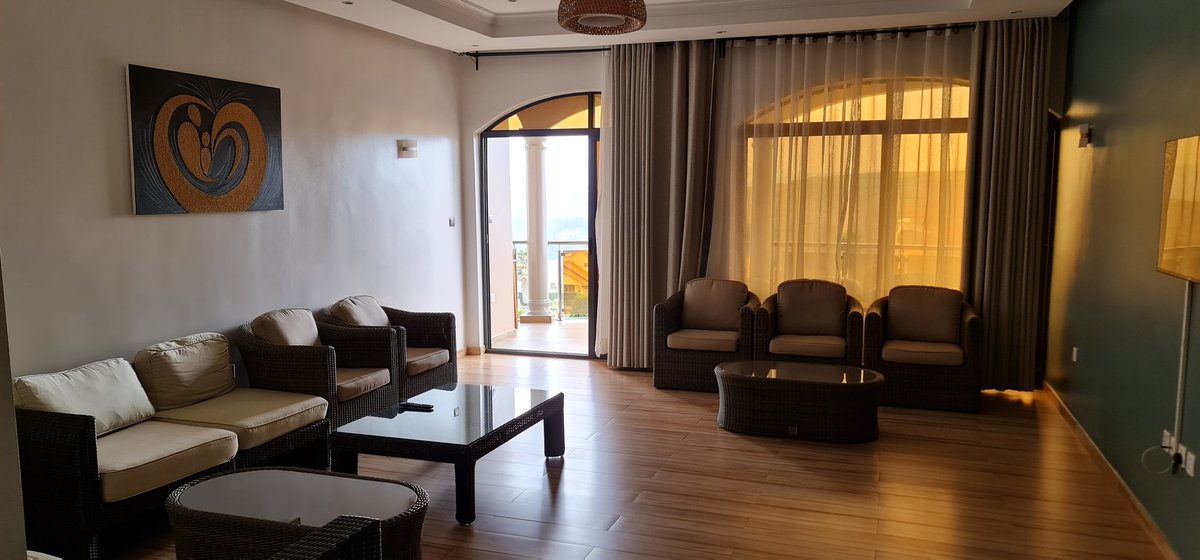 QuentinDussart's tweet image. François et Isabelle, couple franco-rwandais vous accueillent dans leur magnifique boutique hôtel Little Hill sur la colline de Gacuriro à Kigali. Vive la relation France - Rwanda ! 🇨🇵🇷🇼