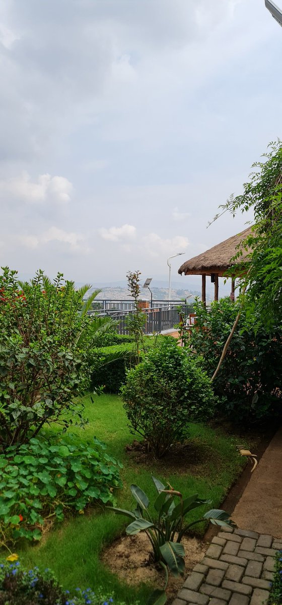 QuentinDussart's tweet image. François et Isabelle, couple franco-rwandais vous accueillent dans leur magnifique boutique hôtel Little Hill sur la colline de Gacuriro à Kigali. Vive la relation France - Rwanda ! 🇨🇵🇷🇼