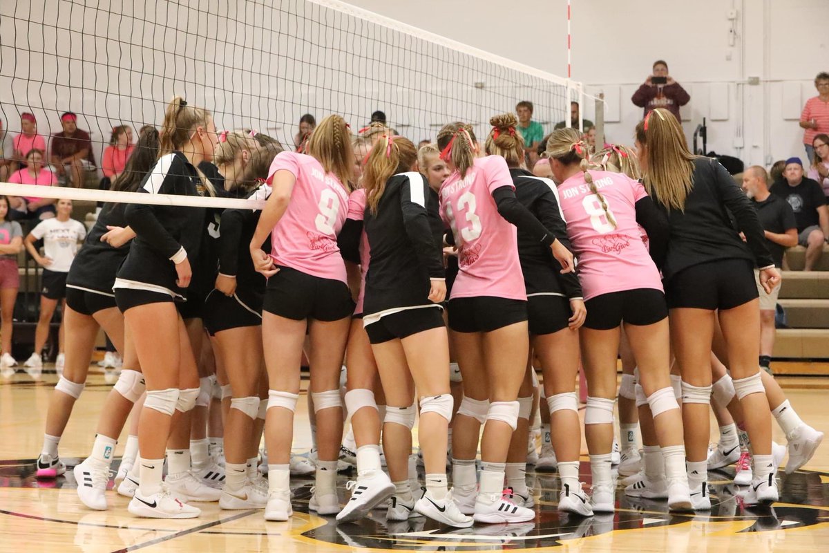 BEChargersFans's tweet photo. HUGEEE win for the Charger volleyball team last night!!! It was so fun to see both communities be #StrongerTogether https://t.co/LHZ8paQFGo