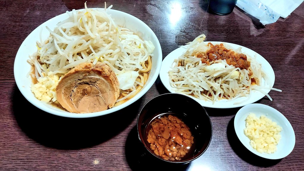 久々に夜のラーツー🍜
安定の旨さだった☺️
#バイク好きな人と繋がりたい 
#バイク乗りとつながりたい 
#ラーメン #コジマル #Z900RS