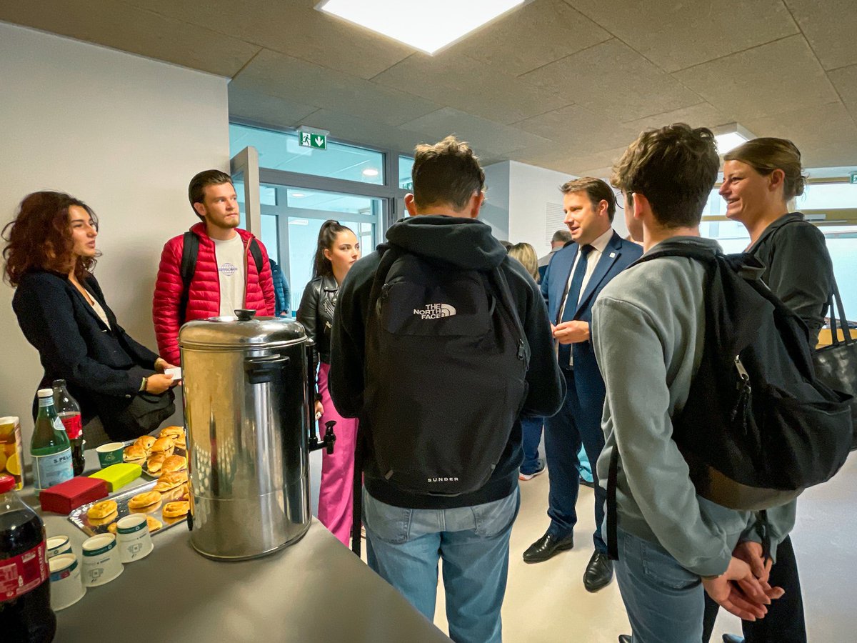 LoigCG's tweet photo. Le Campus de #Kerichen est une réussite collective pensée pour les élÚves et les encadrants. Bravo aux entreprises, aux équipes de la @sembreizh et aux agents de la @regionbretagne pour la réalisation de ce beau projet ! https://t.co/UVWDb3O3Sn