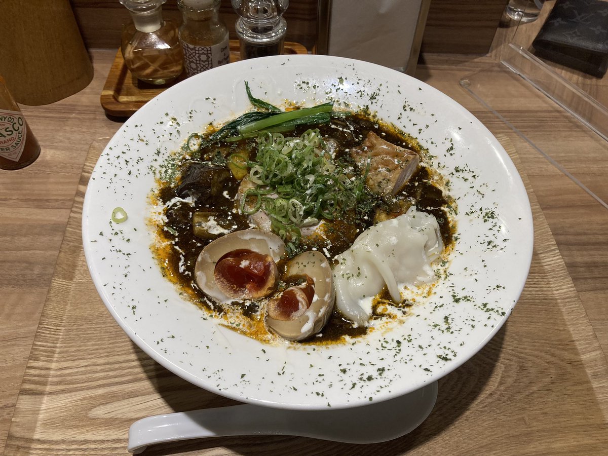 kumanaoki13's tweet photo. イカスミアラビアータ蕎麦です https://t.co/IuhKm3IQK0