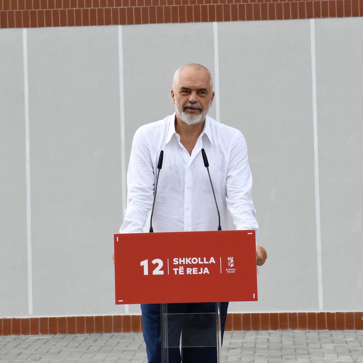 erionveliaj's tweet photo. 📍Tiranë - Në shkollën e re “Andrea Stefani”, një ndër investimet më të mëdha në arsim për nxënësit e ciklit të 9-vjeçares, integruar edhe me parashkollor, që do t'i shërbejë komunitetit të Astirit dhe Laprakës me kushte moderne dhe standarde bashkëkohore në mësimdhënie🙏 https://t.co/QqD1EUQlLL