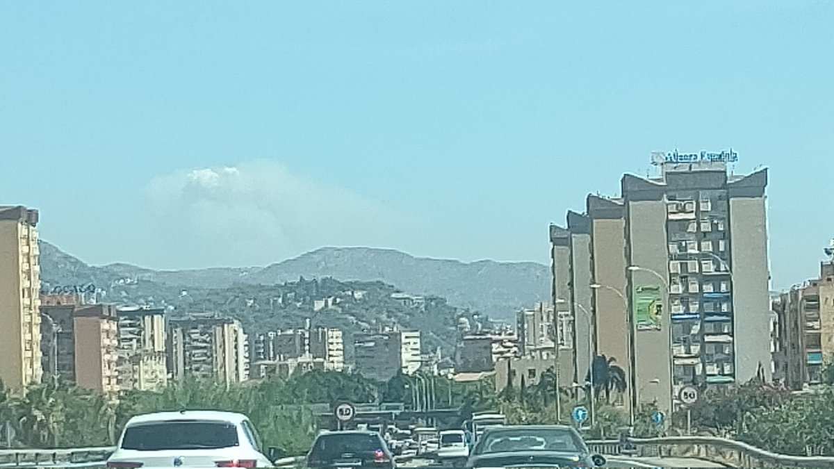 JS_Guerrero's tweet photo. @Plan_INFOCA Desde Málaga capital, 14:30h.
Una pena grandísima al ver como se quema mi pueblo! 😢 #IFLosGuájares en #Granada @Plan_INFOCA https://t.co/SG7WXpkzPU
