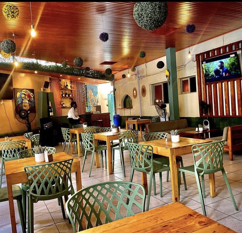 flore_freitas's tweet image. @LeJungleBar #Kinshasa #pausemidi#terrasse#Restaurant un meilleur endroit pour vous détendre à midi 🤗👌🇨🇩 #cuisine congolaise déjà à partir de 12 h @elogemwandwe @TopCongo @HonoreMvula1 @patos333 @LamikaJoel @deovuadi @ebalemozindo