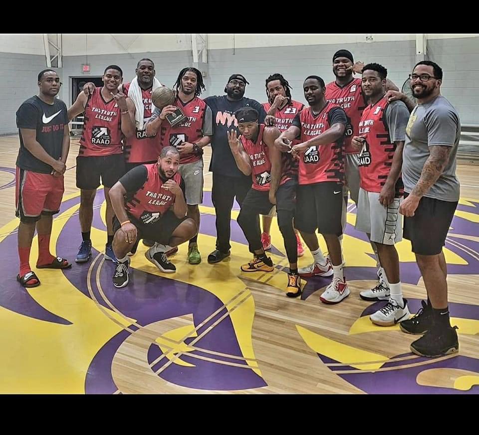 Toni_Phroze14's tweet photo. 30 &amp; over league champs #RingMePlease #DeathRow shoutout to my guys that came out to support. @dante_grayer @NasirHannah6 @IsoTyty2 Man it feel good to hoop again!!! https://t.co/DTHonCNIMj