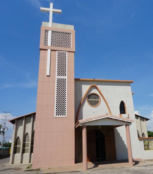 Ciudad_Ojeda's tweet photo. El #9Sept de 1962 se inaugura la Iglesia Santa Mónica en Ciudad Ojeda por parte de los Hermanos Agustinos. Contó la presencia de Monseñor Domingo Roa Pérez. https://t.co/CuQW3fT0r8