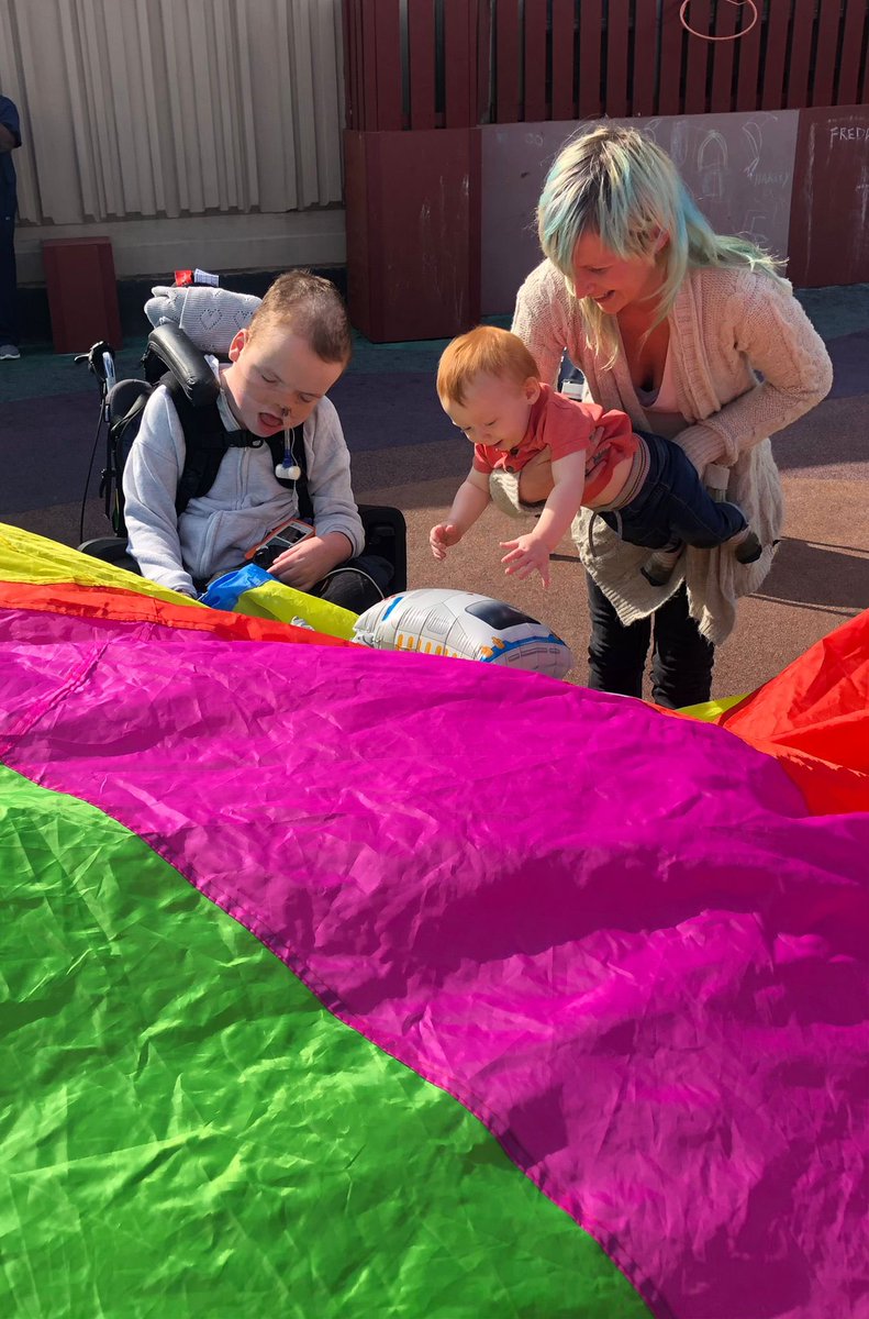 ChildrensPTOT's tweet photo. Fantastic morning achieving Phoenixโs SPACE mission ๐ to play with his family on the play roof.
Rehab goals for our long term @UHLCICU patient. #ETTubeRehab #EarlyActivity #MDTworking
(All photos and info used with consent) @uhltherapy https://t.co/6tRhTeYVIe