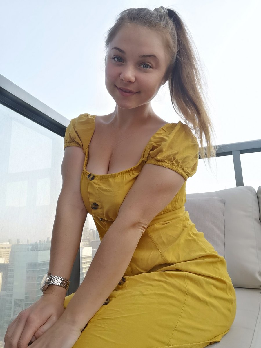 britclarkxo's tweet photo. ☀️😊 who wants to stick it under my sundress on this balcony 👀👀 https://t.co/TecaQdQpoT