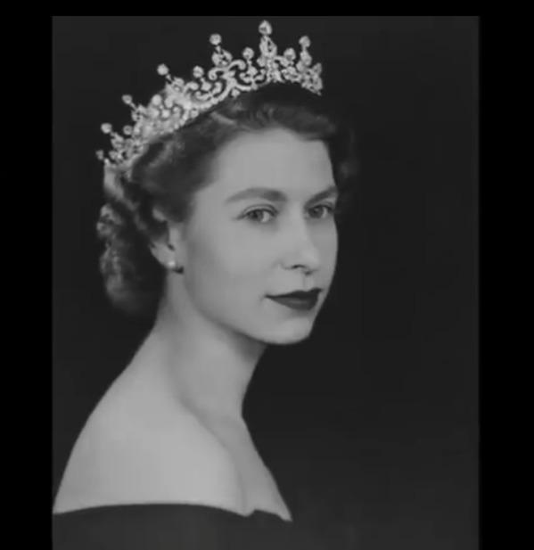 AyshaMim12's tweet photo. Rest in peace,β€οΈππΈπ strongest women in the world. Queen Elizabeth
#Queen
#QueenElizabethII
#QueenElizabethIIMemorial
#QueenElizabethdeath
#QueenElizabethII
#QueenElizabethIIMemorial
#respectqueenelizabeth
#QueenElizabethIIMemorial https://t.co/RdyfnTZx5g