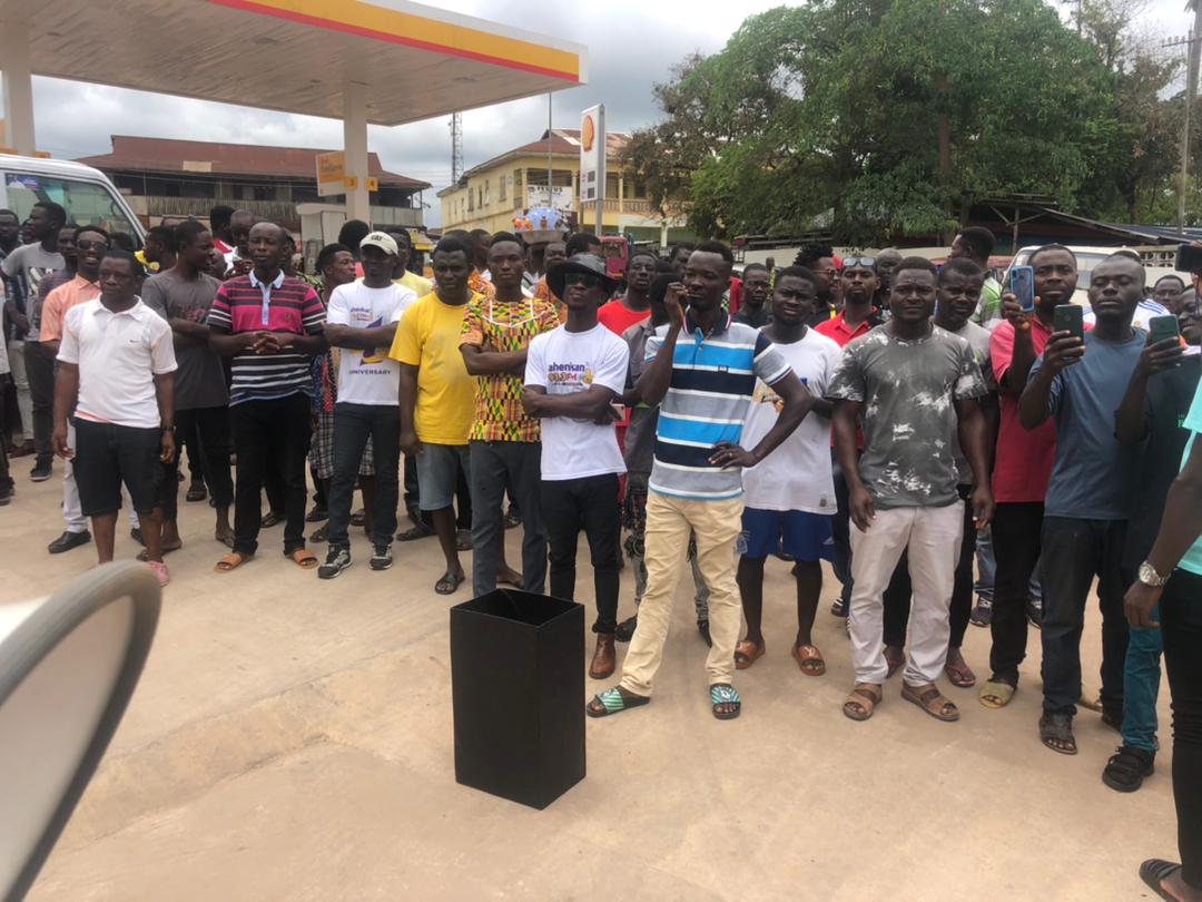 KotokuRoyals's tweet photo. We were welcomed to Akim Kotoku today, it was mind blowing, Akim Kotoku was on 🔥🔥🔥🔥🔥🔥💥
#bringbackthelove #ghanpremierleague #betpawapremierleague #kotokuroyalsfc https://t.co/o3FTAuPMb9