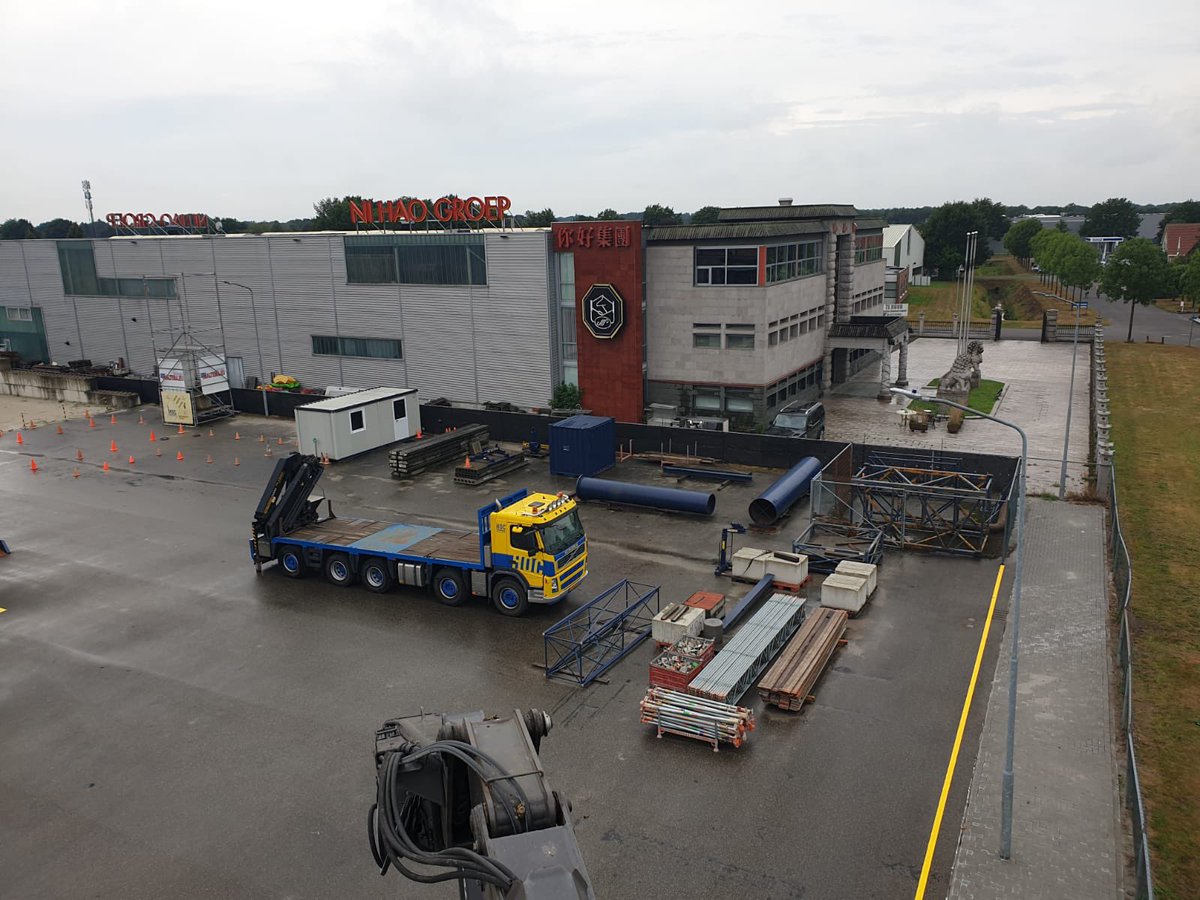 Matthé heeft een foto gemaakt vanuit de hoogwerker van onze nieuwe belijning.