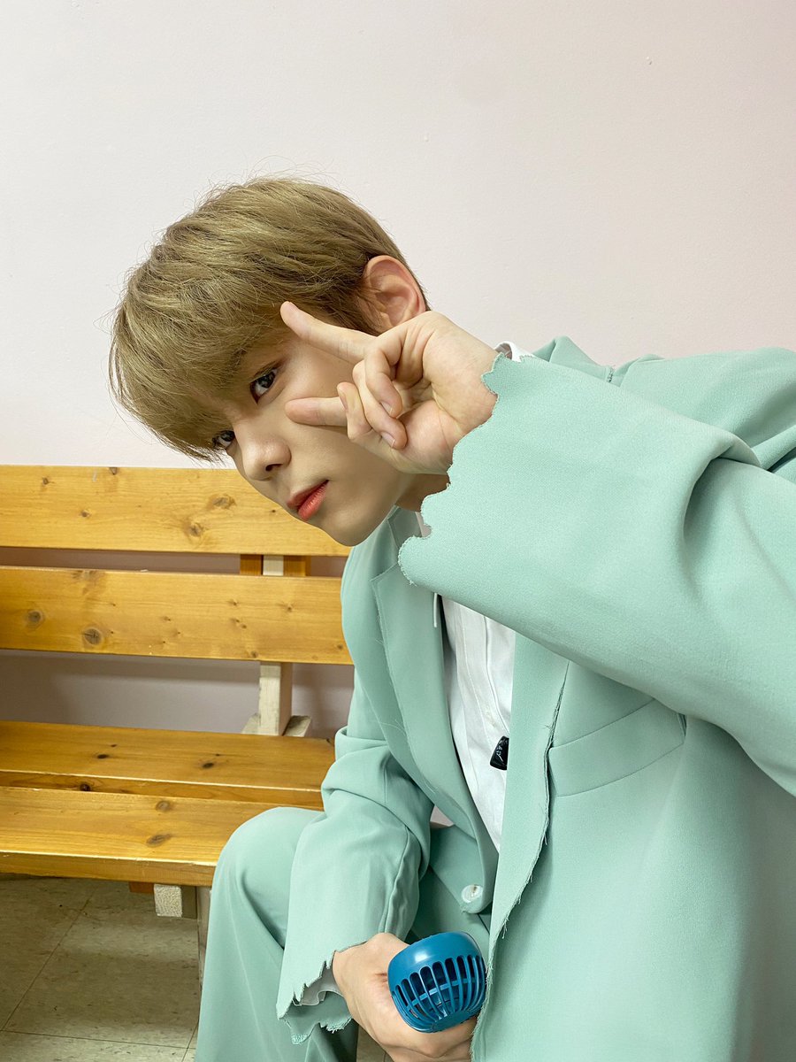 Official_Seobin's tweet photo. ํดํผ์ถ์๐
์ฆ๊ฑฐ์ด ๋ช
์ ๋ณด๋ด์ธ์! ๋ผ๋ธ
๐ฅฐ๐
#์ค์๋น #YoonSeobin
#100_Percent #hundred_percent_only_love https://t.co/ockbXkxr7H