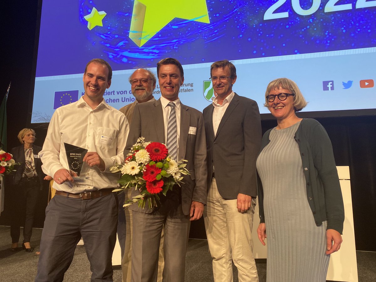 efre_nrw's tweet photo. Der EFRE.Stars Nordrhein-Westfalen 2022 Gewinner🏆 steht fest: Es ist der Leistungsdichteoptimierter Zink-Luft-Speicher der FH Münster. Mehr zu diesem Projekt in unserem Podcast. https://t.co/jVK4jRtxR1
#efrenrw #jtfnrw #EUinmyRegion #EFRESTAR @fh_muenster https://t.co/TCUtR22V2a