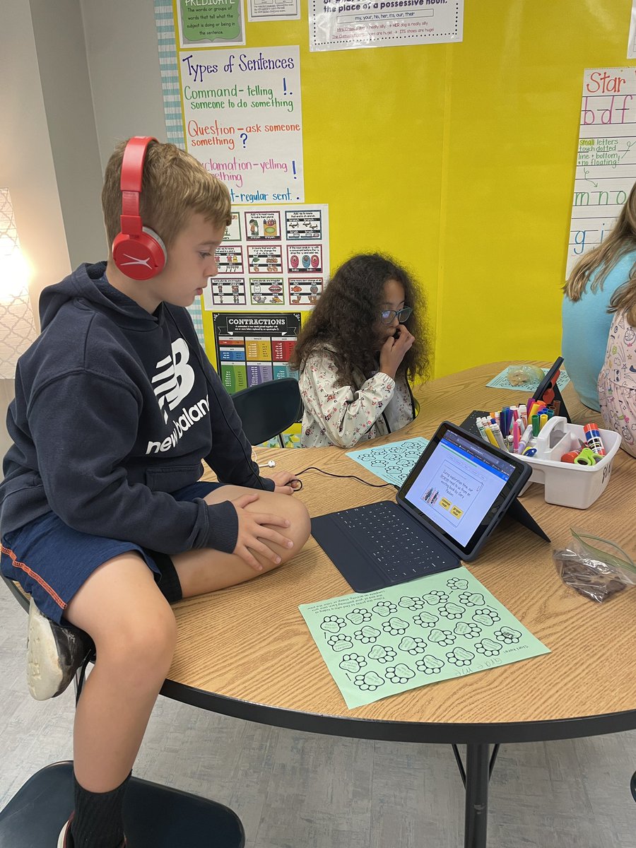 eliz_love_33's tweet image. It’s a beautiful day to start a NOUN pathway! Based on pretests students are either on blue or green, but both paths lead to mastery! #studentownership #PersonalizeCSD @PersonalizeSC @GriggsRoad @CloverEagles