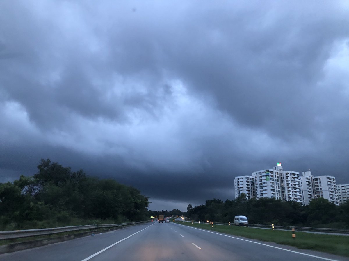 vrundavs's tweet image. Never ending story!
#bangalorerains 

Nearing home…
#niceroad