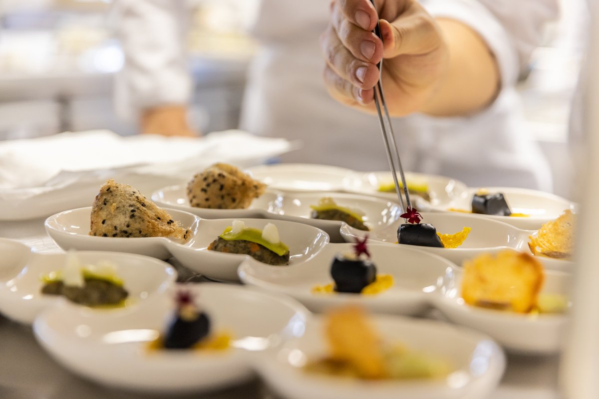 bculinary's tweet image. Vive una experiencia de aprendizaje innovadora y transformadora en #BasqueCulinaryCenter. Descubre nuestra oferta de #cursos de especialización diseñado para profesionales del sector. Más aquí 👉 bculinary.com/es/programas-e…