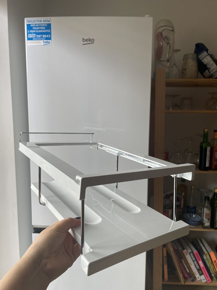 jess_mills___'s tweet image. Does anyone know what this part is for in a @beko fridge? #beko #fridge #diyhelp #homereno