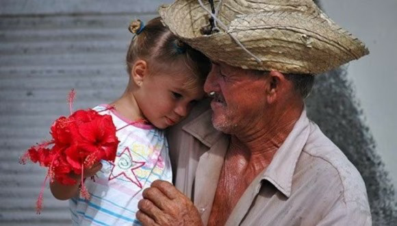 #CodigoDeLasFamilias refuerza el afecto y la solidaridad como las plataformas y los ejes sobre los que giran las relaciones familiares. 
#YoVotoSí #IzquierdaUnida