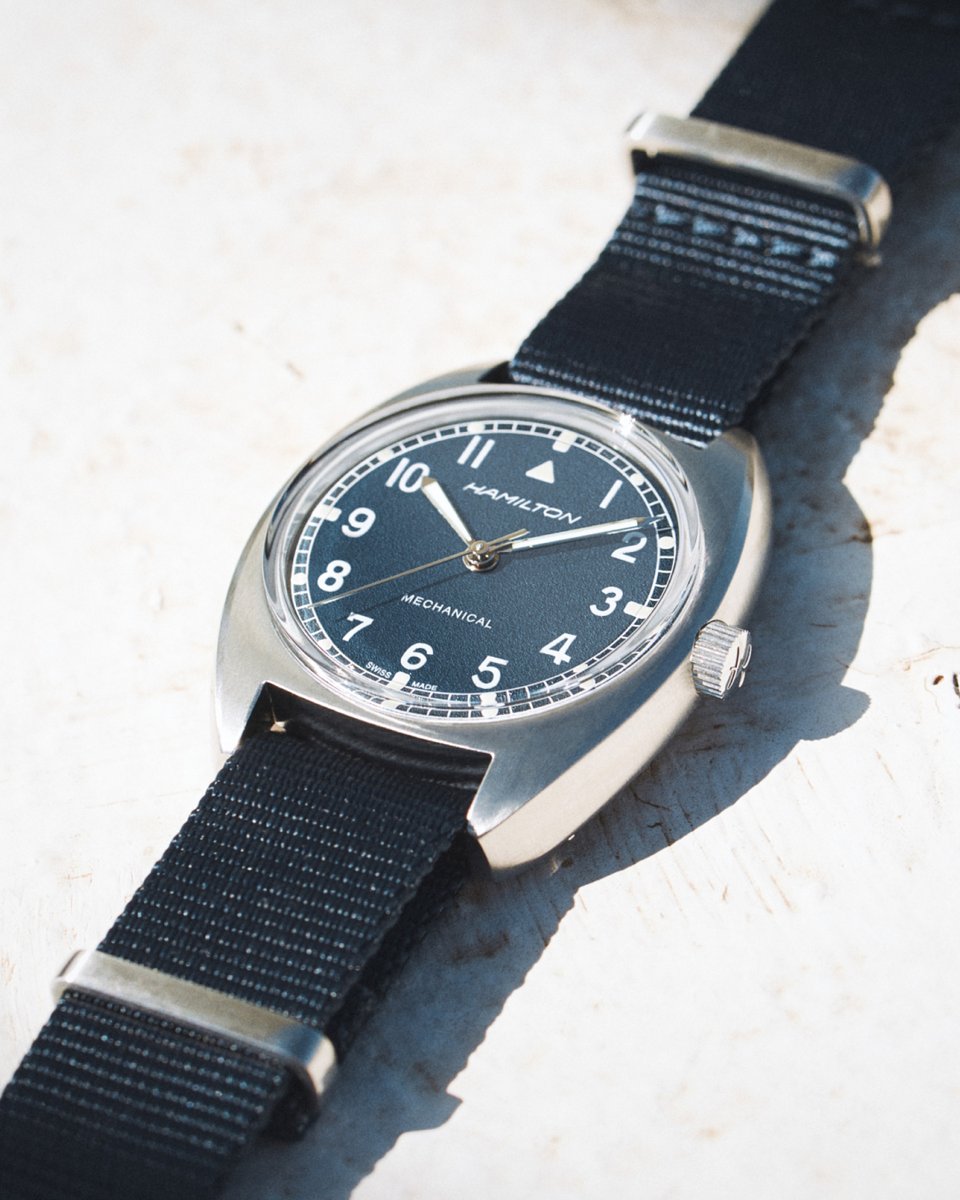 hamiltonwatch's tweet photo. A piece of sky on the wrist. Strap on the Khaki Pilot Pioneer Mechanical and celebrate Hamilton’s history in timing the skies: https://t.co/lk7Bd9nQAs
#hamiltonwatch #khakiaviation #pilotwatch #aviation #sky
(Ref. H76419941) https://t.co/Ck2wQ78nly